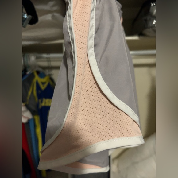Nike running shorts pink and grey size medium - Picture 3 of 4